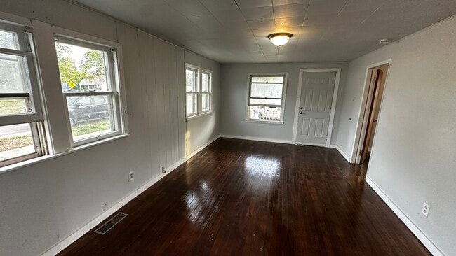 Building Photo - 1201 E 8th Ave