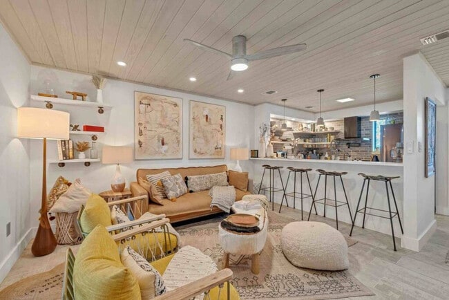 Building Photo - 317 Bream Ave