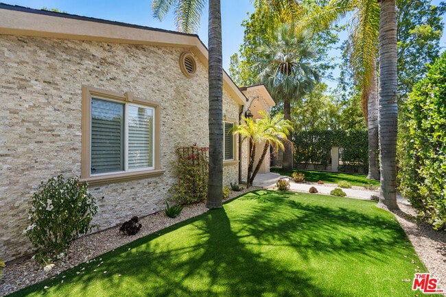 Building Photo - 13454 Chandler Blvd