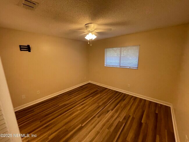 Building Photo - 85 Debarry Ave