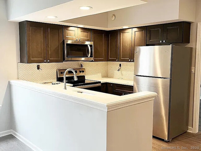 Building Photo - 10 Haviland St