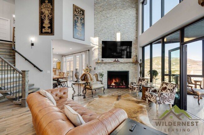 Building Photo - 332 Lake View Dr