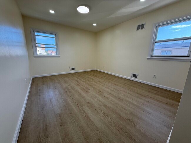Building Photo - 588 Avenue A