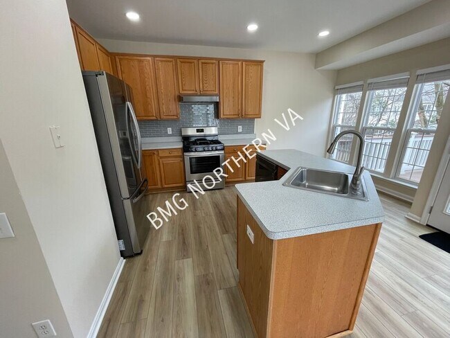 Building Photo - 22525 Maison Carree Square