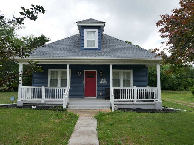Primary Photo - 208 Vineyard Rd