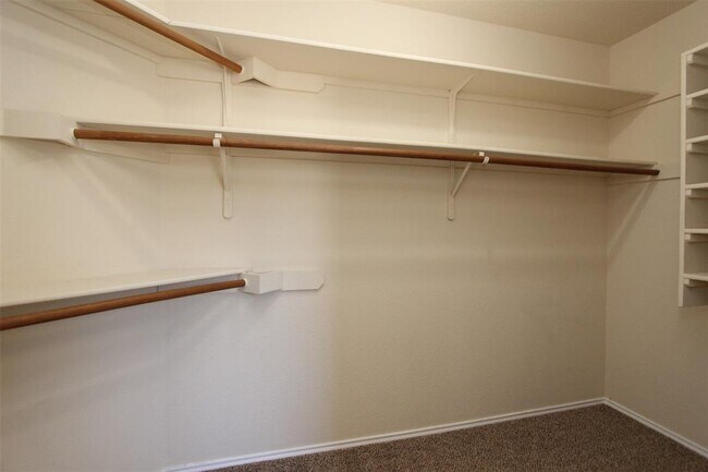 Building Photo - 15321 Ozone Pl