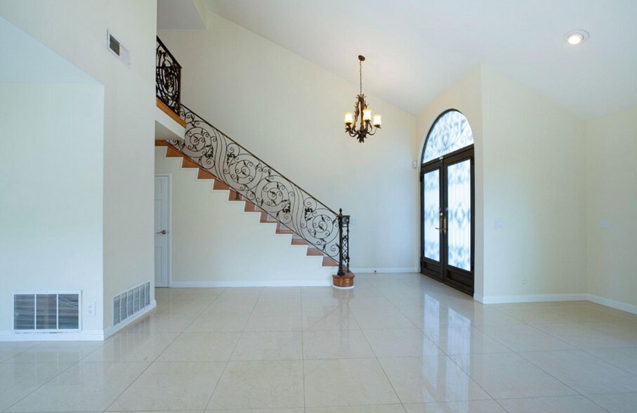 Building Photo - 2735 Joaquin Dr