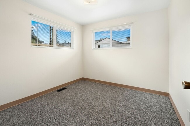 Building Photo - 3bd/2ba Seattle Home