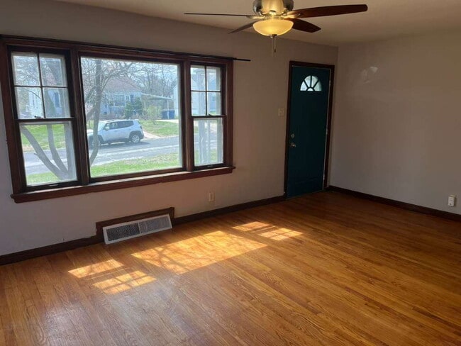 Building Photo - 9813 Lullaby Ln