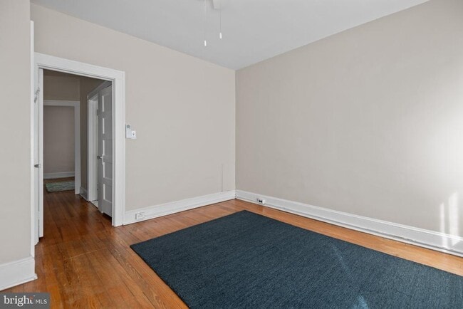 Building Photo - 1228 W 37th St