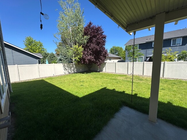 Building Photo - "Charming 4-Bed Home with Granite Accents & Hardwood Elegance in Meridian!"