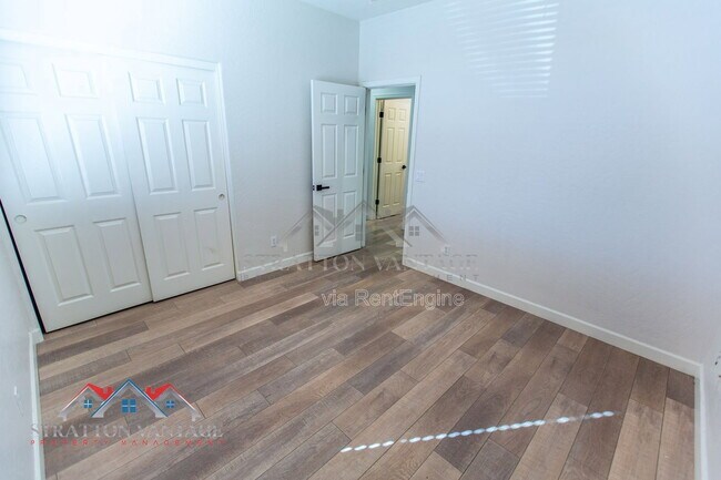 Building Photo - 14616 W Windward Ave