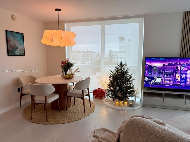 Building Photo - 9821 E Bay Harbor Dr