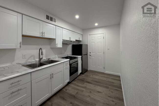Building Photo - 1325 N 48th St