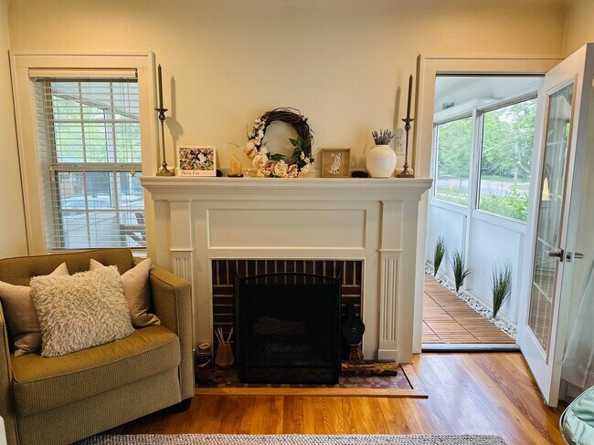 Building Photo - East Grand Rapids Gem: 4-Bedroom, 2-Bath U...