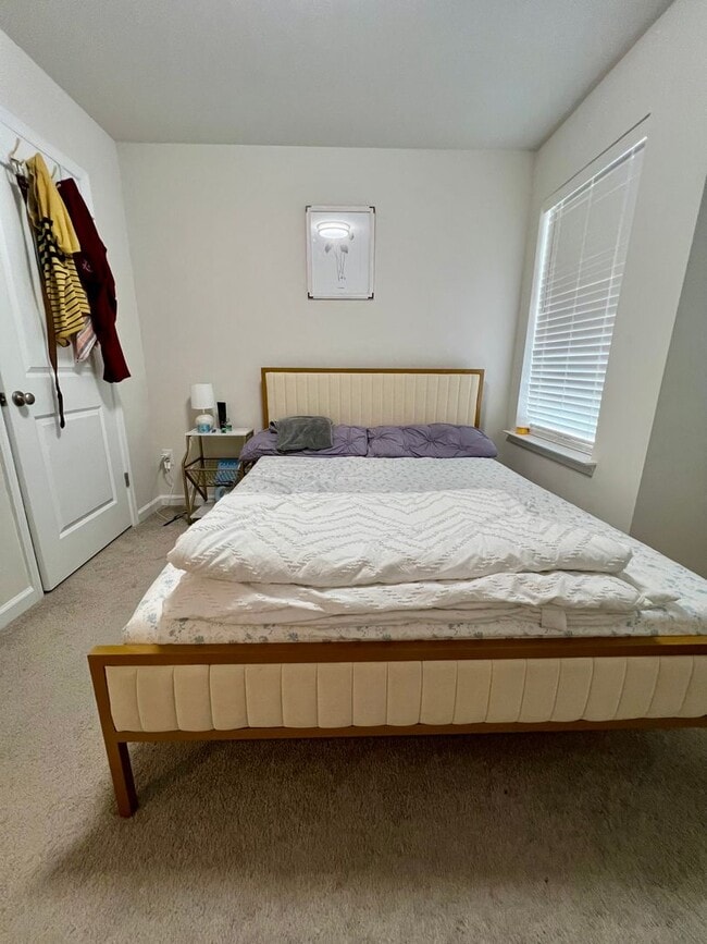 Building Photo - Stunning 4-Bed Townhome in Quakertown! Ava...