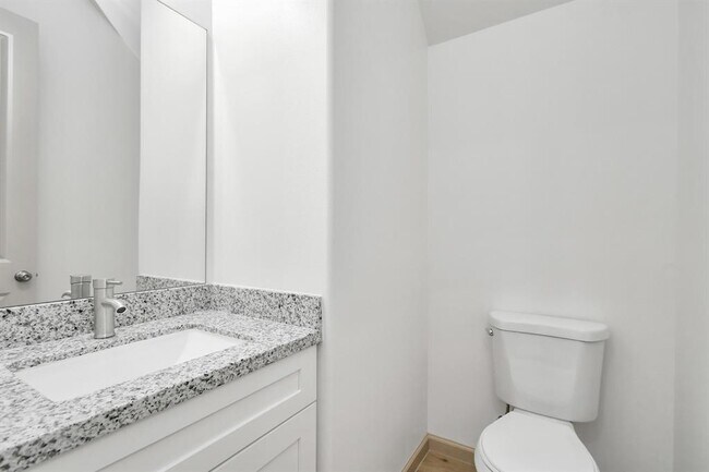 Building Photo - 2119 Esther Dr