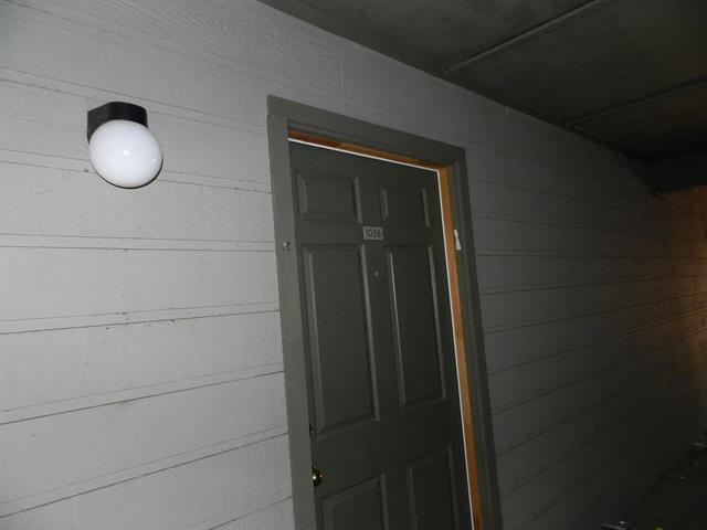 Building Photo - 18333 Roehampton Dr