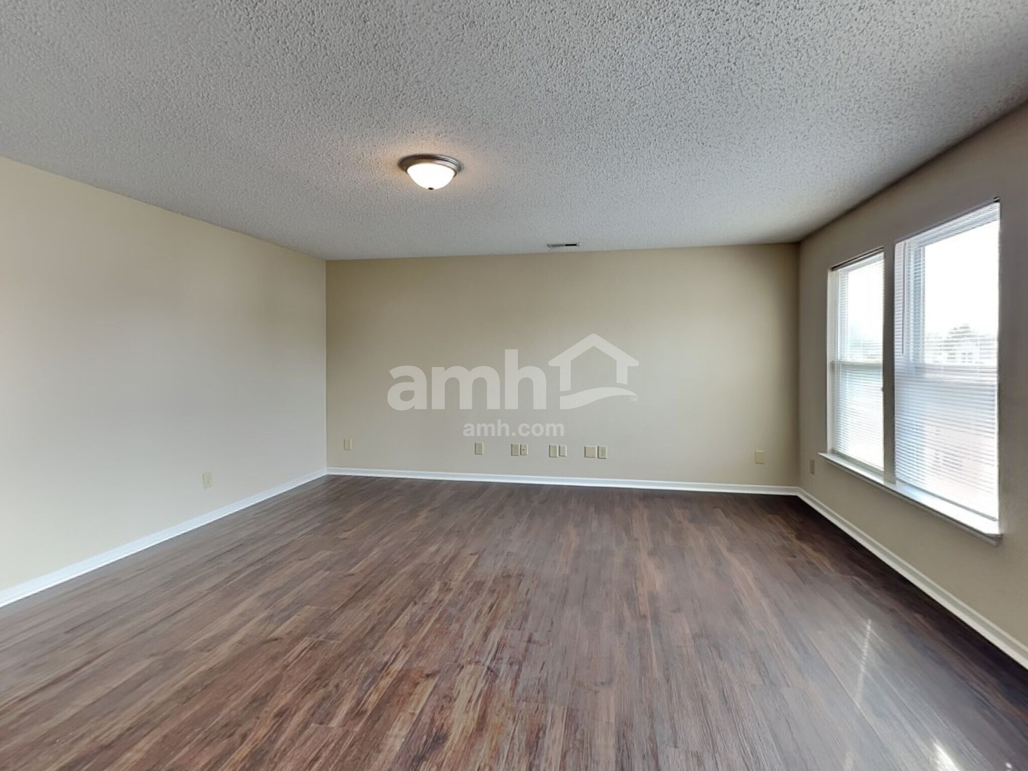 Building Photo - 12422 Rose Haven Dr