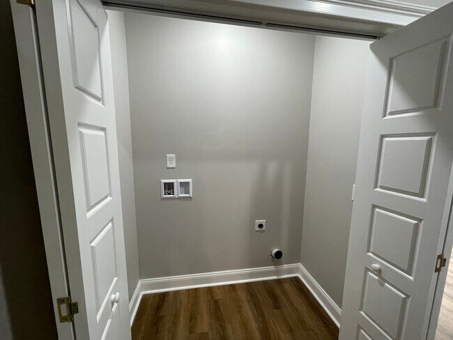 Building Photo - New 3/2.5 Townhouse in Downtown Rome $2,295