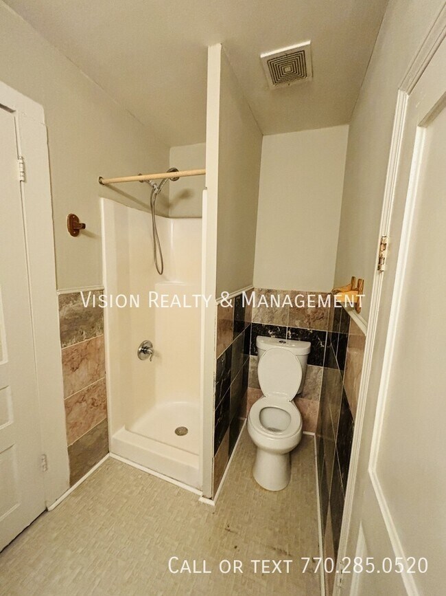 Building Photo - 302 Mandeville Ave