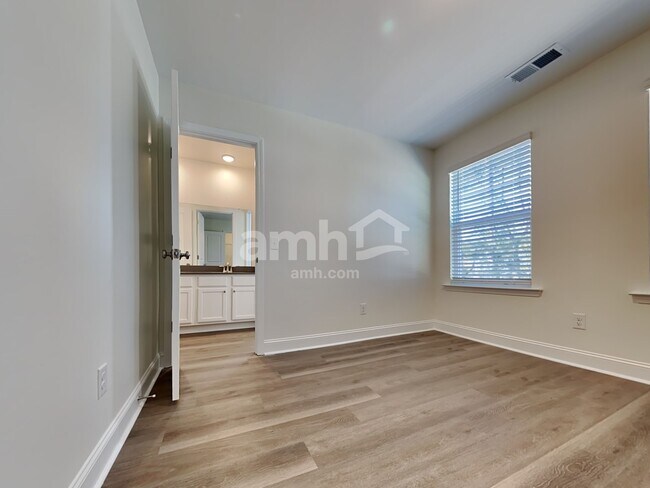 Building Photo - 1954 Weeping Cypress Dr