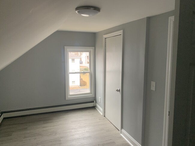 Building Photo - 31 Hopkins St