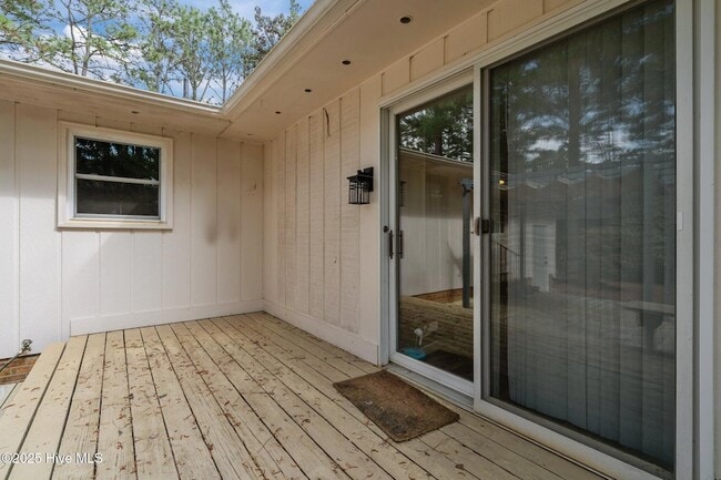 Building Photo - 185 Pine Ridge Dr