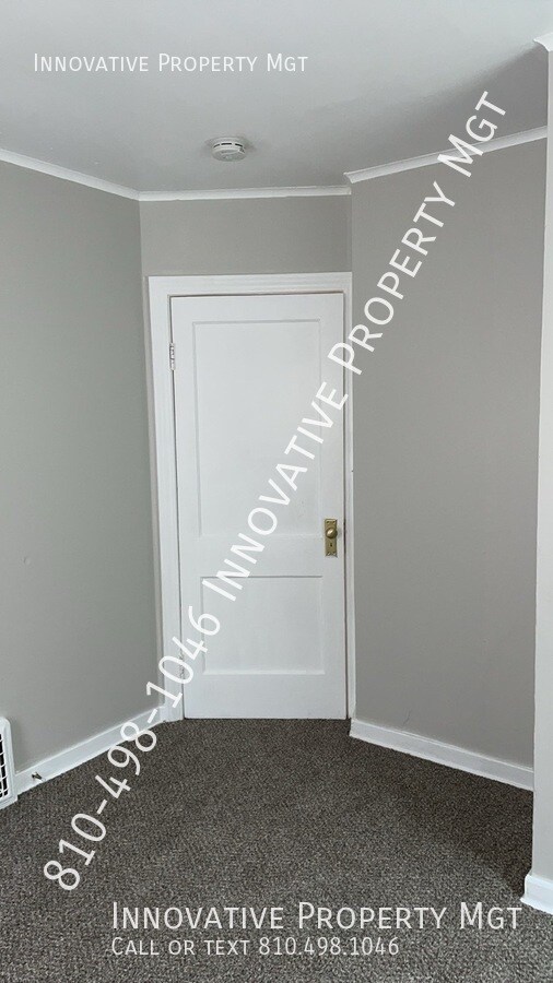 Building Photo - 1012 Farnum Ave