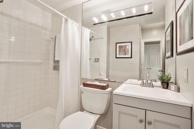 Building Photo - 3332 Dent Pl NW