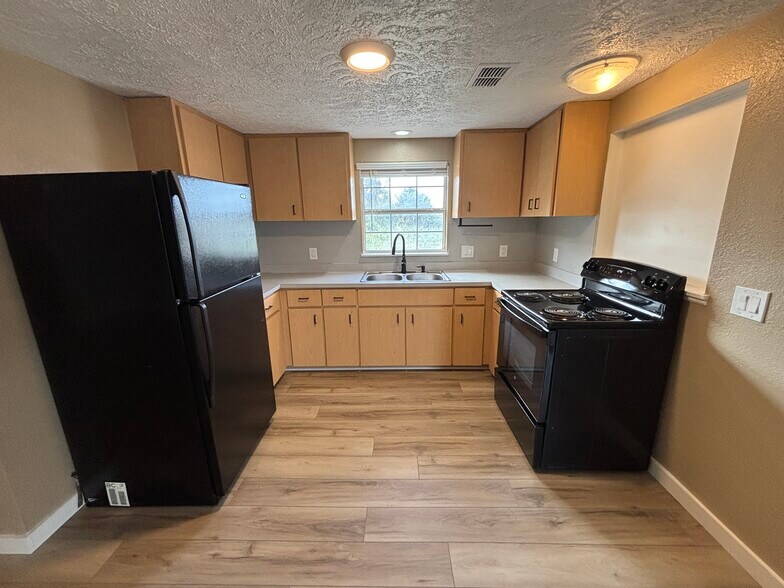 Building Photo - 1225 W Pierce St