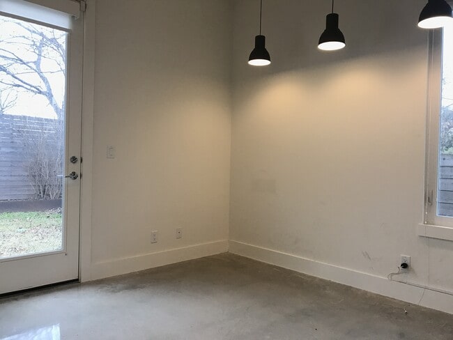 Building Photo - 2212 Iva Ln