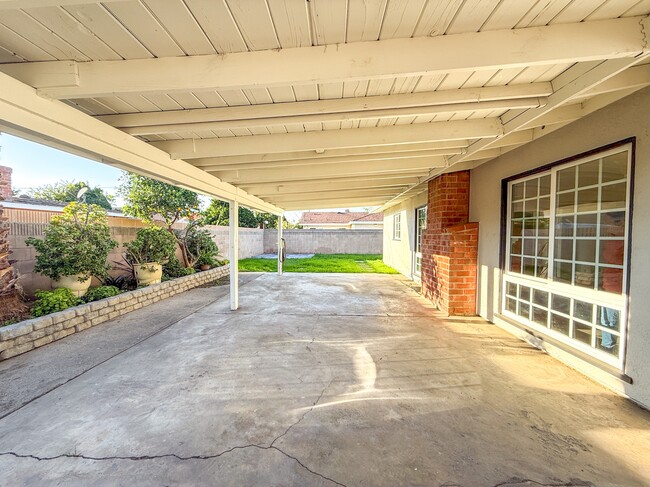 Building Photo - 15246 Temple Ave