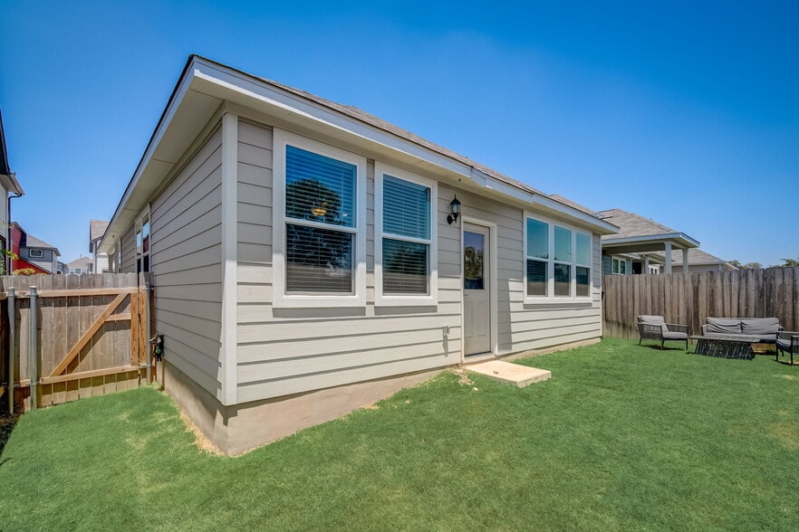 Building Photo - 5407 Jason Dr