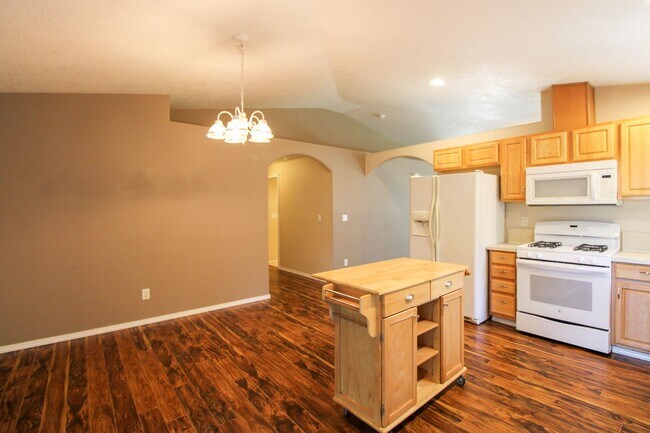 Building Photo - 3882 Lone Oak Rd SE