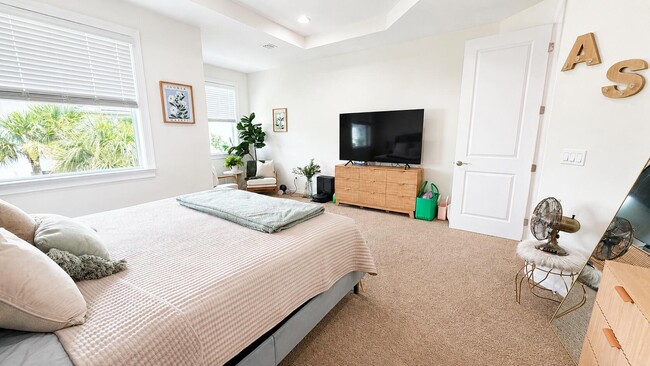 Building Photo - 16454 Helix Ct
