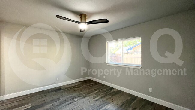 Building Photo - 1520 Armstrong Dr