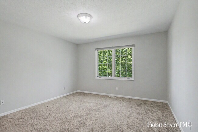 Building Photo - 2107 Blue Bell Way