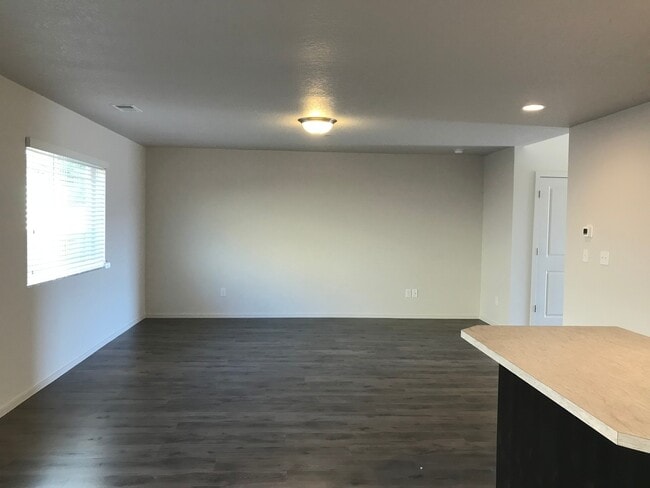 Building Photo - Spacious 4 Bd 2.5 Ba Home in  Camas School District! Upgrades! Close to Parks & Freeway Access!