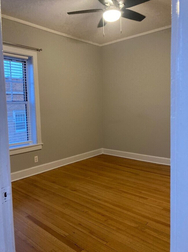 Building Photo - East Edgewater Two Bedroom