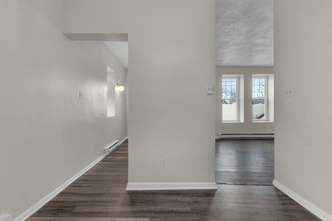 Building Photo - 439 Walnut St