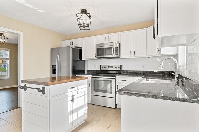 Building Photo - 555 Keystone Dr NW