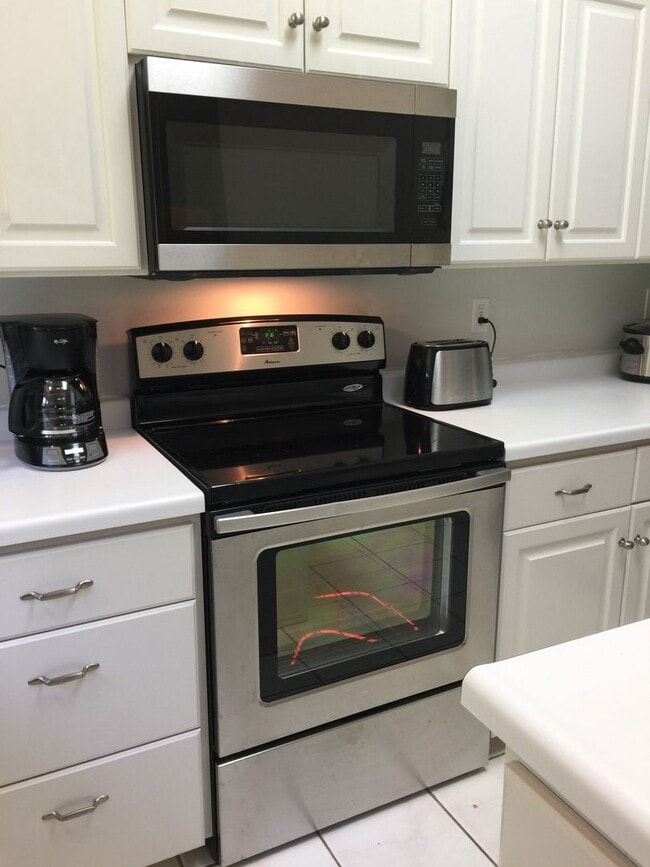 Building Photo - Rochester Executive Home