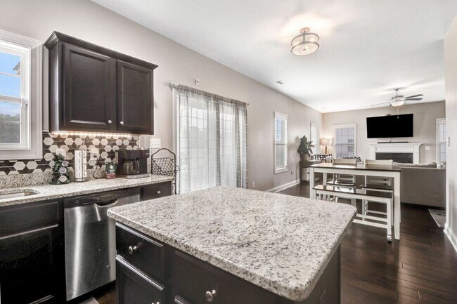 Building Photo - STUNNING & SPACIOUS 4 BR | 2.5 BA 2-Story *Pikeville School District*