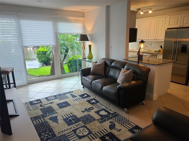 Building Photo - 180 Isle of Venice Dr