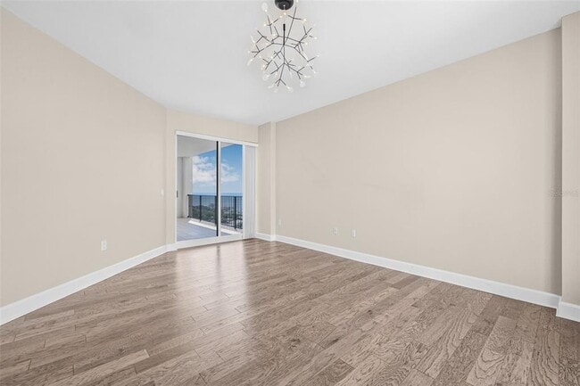 Building Photo - 300 Beach Dr NE