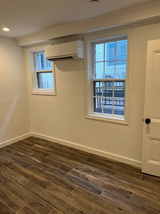 Building Photo - 215 5th St SE