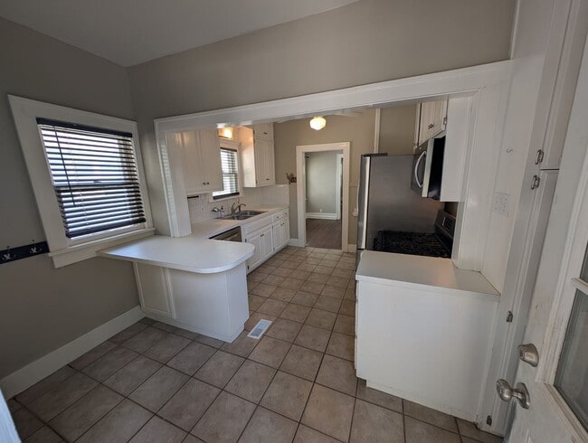Building Photo - Perfect home directly across from TU!!