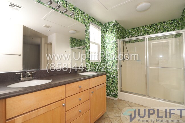 Building Photo - $1000 off 1st months rent  3-Bed Apartment