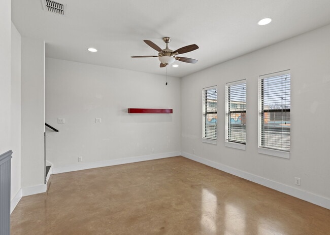 Building Photo - 603 Burleson St
